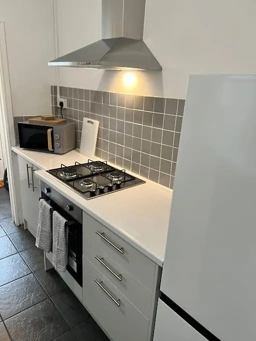 Live Like A Local In Barry, 4-Bed Home Near The Beach, Dog-Friendly, With All The Gavin & Stacey Charm! 0*, Barry
